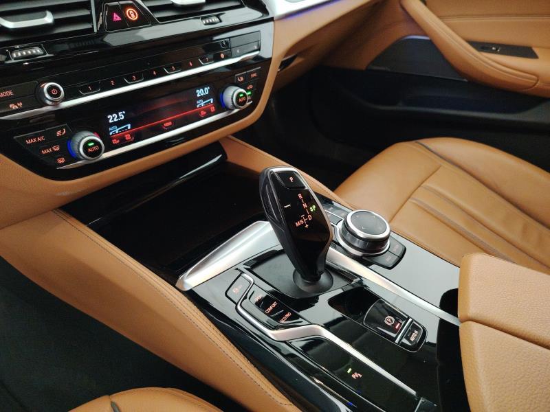 BMW Serie 5 520d Touring mhev 48V xdrive Luxury auto