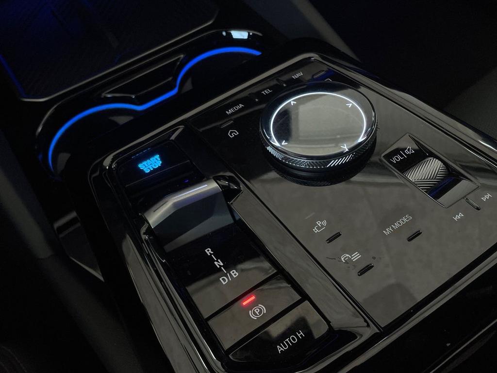 BMW i5 M60 auto