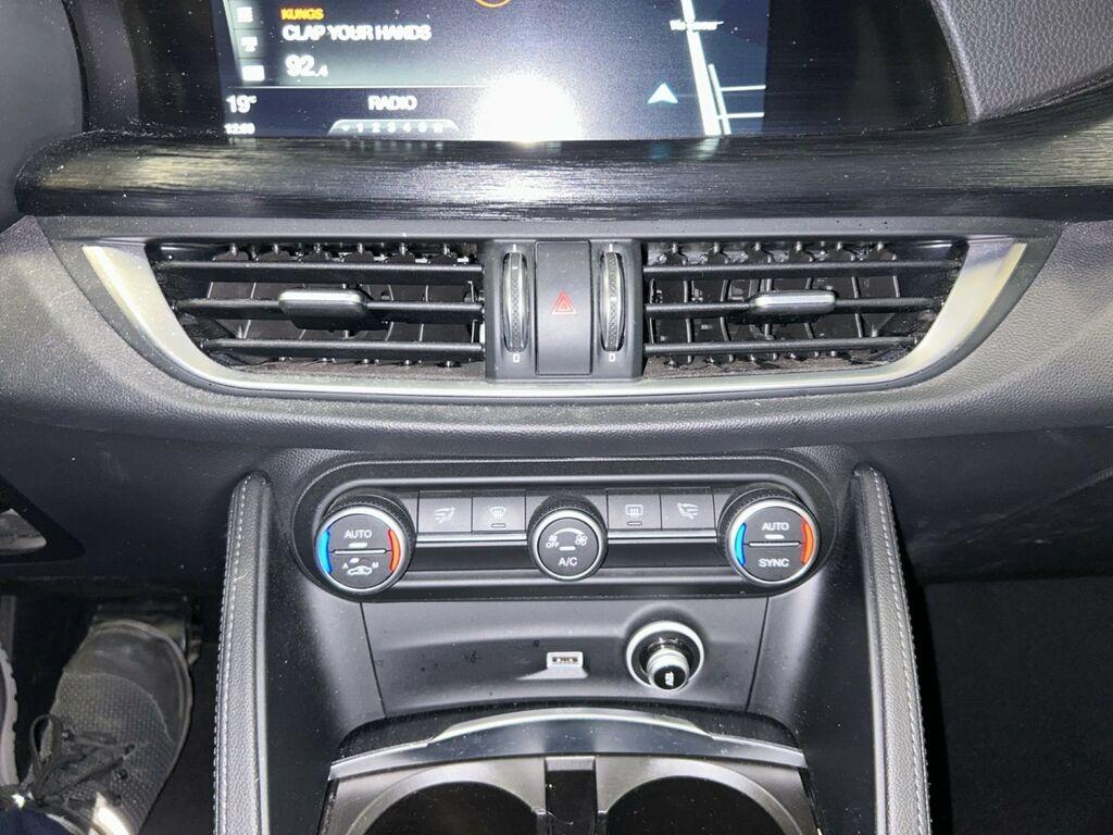 Alfa Romeo Stelvio 2.2 t Business Q4 210cv auto my19