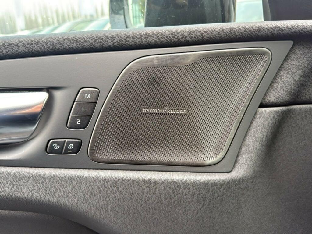 Volvo XC60 2.0 b4 Ultimate Dark awd auto