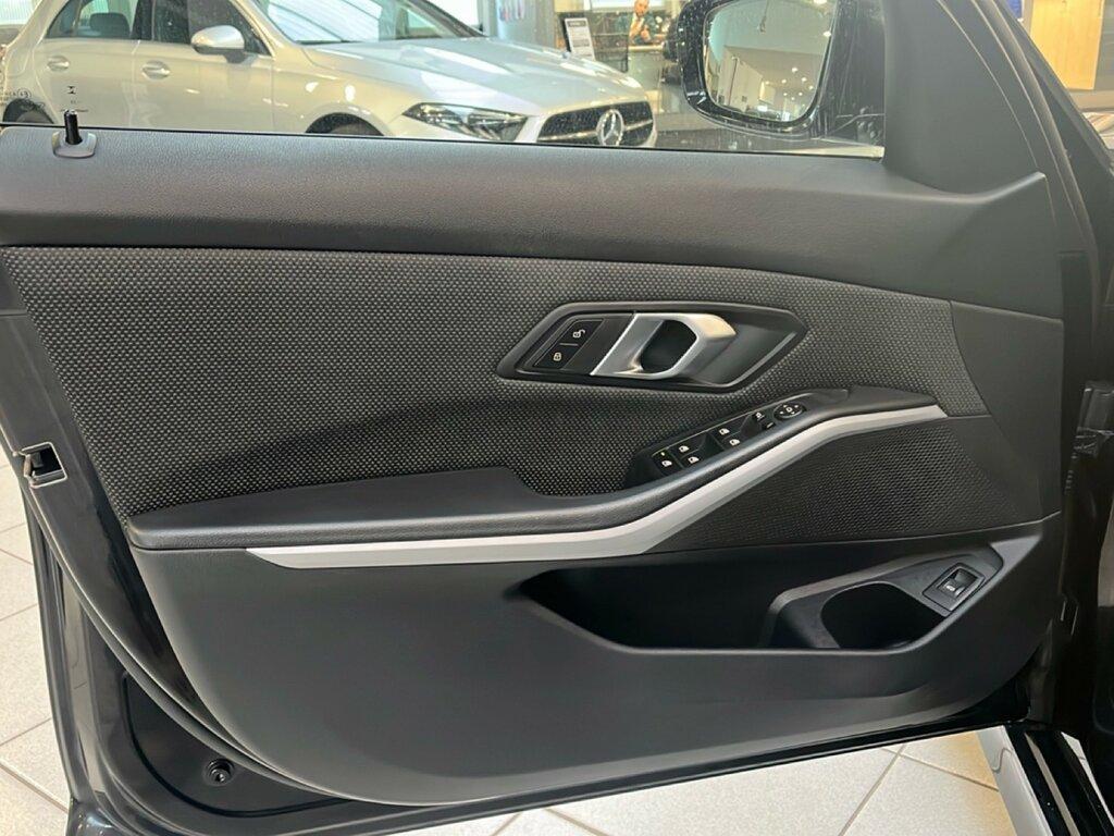 BMW Serie 3 318d Touring mhev 48V auto