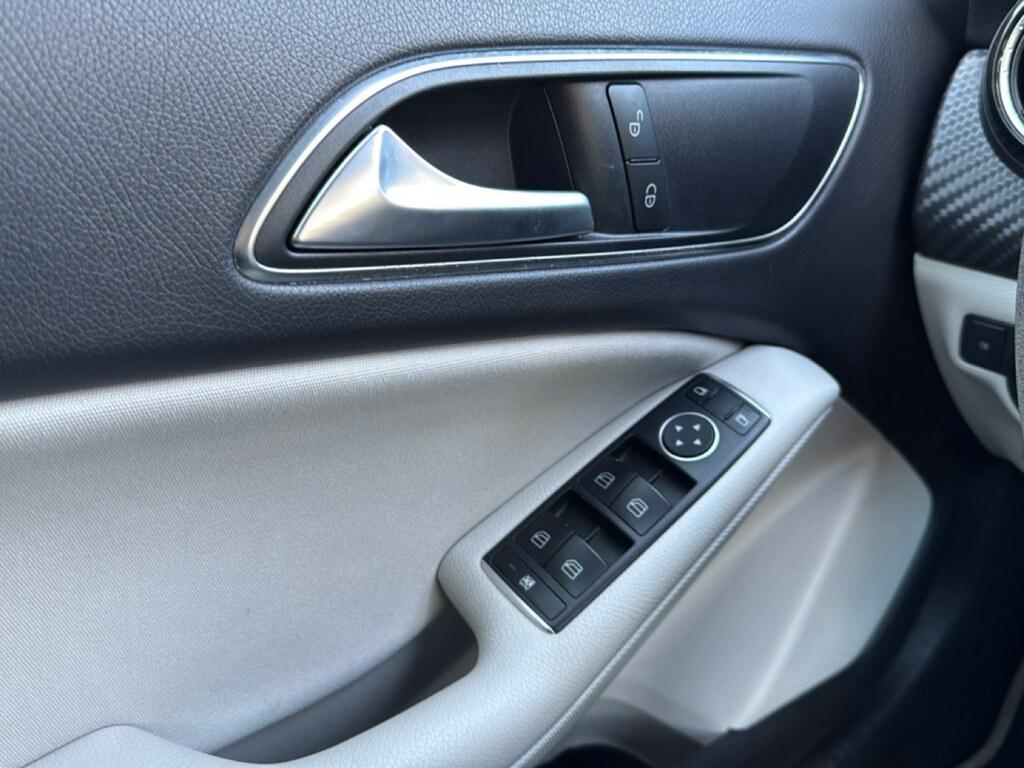 Mercedes GLA 180 d Business auto