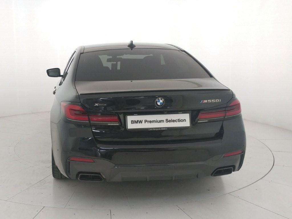 BMW Serie 5 M M550i mhev 48V xdrive