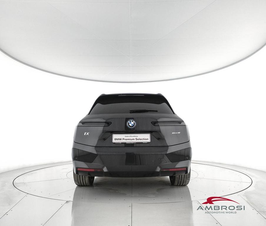 BMW iX xdrive40 pacchetto sportivo