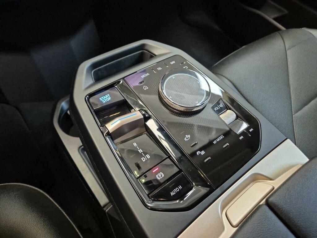 BMW iX xdrive50 pacchetto sportivo