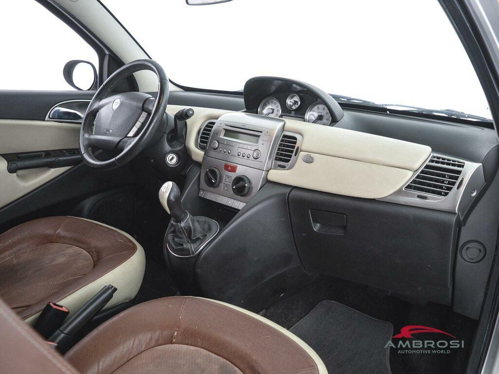 Lancia Ypsilon 1.3 mjt 16v Oro Bianco 90cv