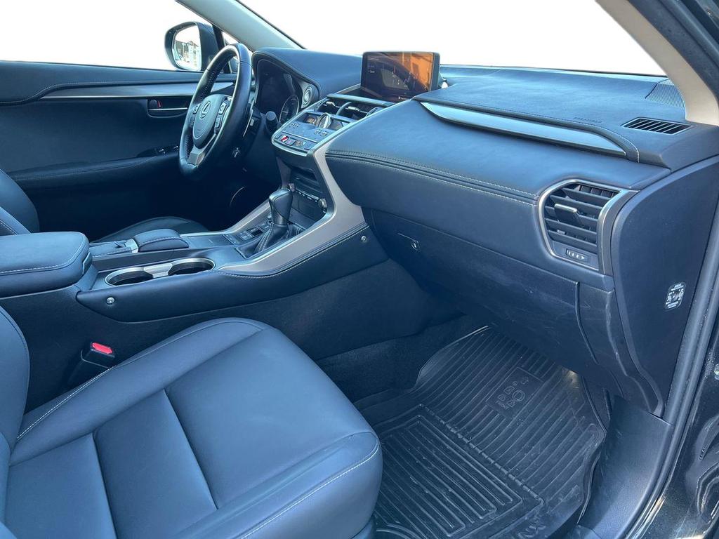 Lexus NX 300 h 2.5 Premium 4wd cvt