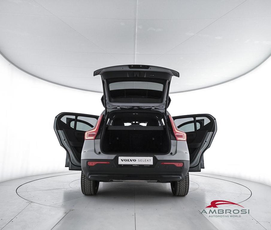 Volvo XC40 2.0 b3 Plus Dark auto