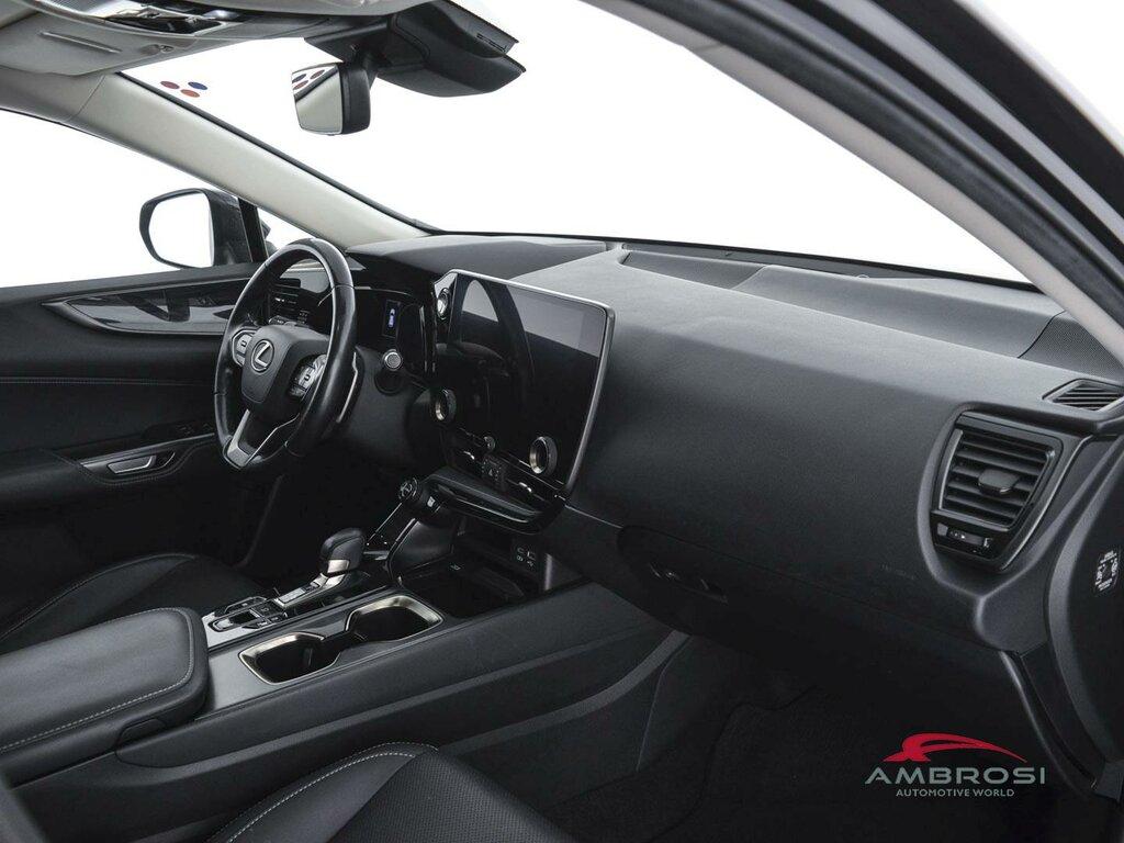 Lexus NX 2.5 hybrid Luxury 4wd e-cvt