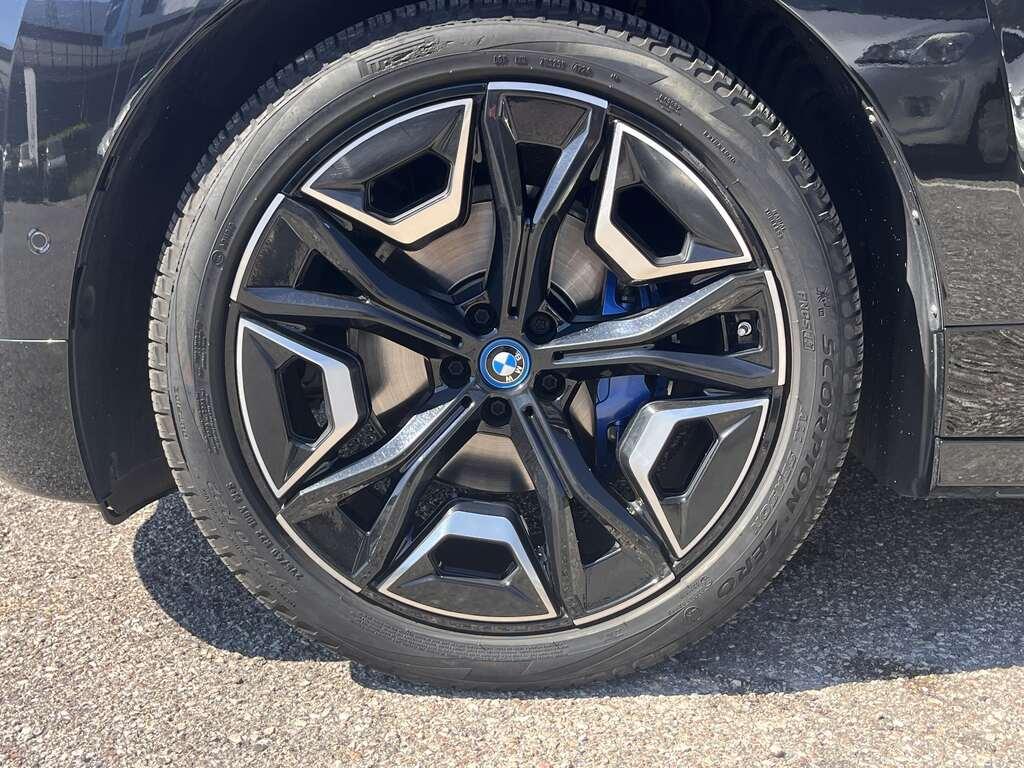 BMW iX xdrive40 pacchetto sportivo