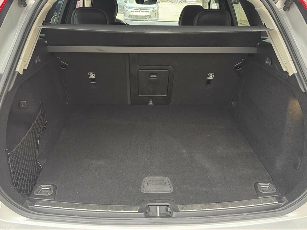 Volvo XC60 2.0 B4 Momentum auto