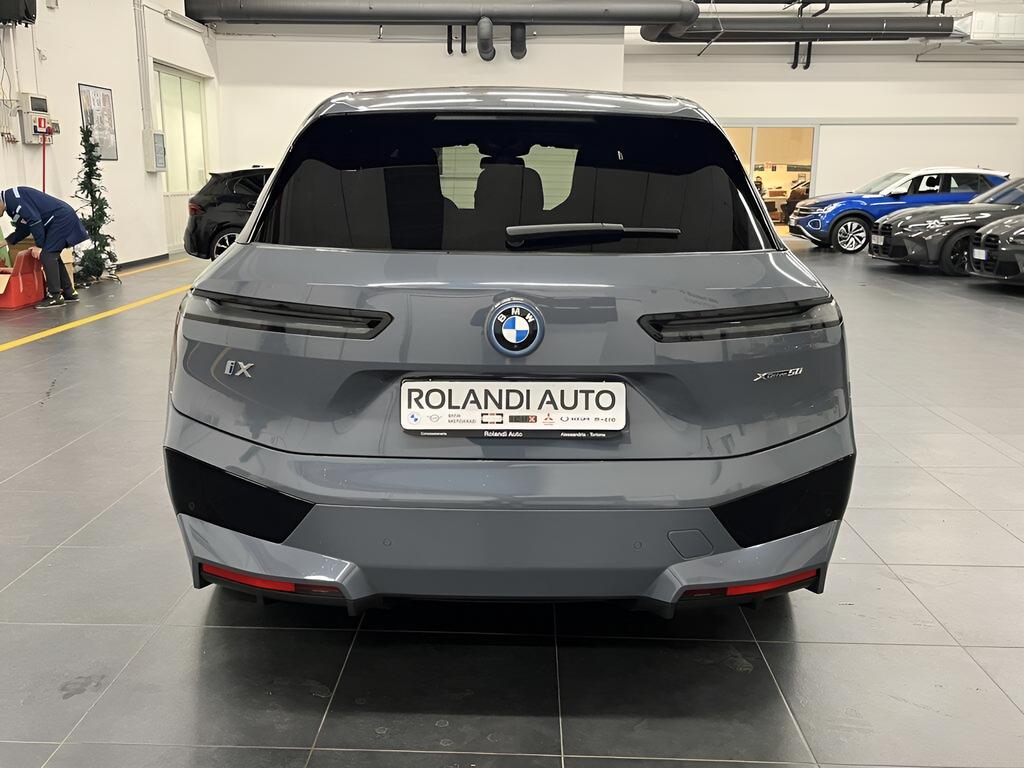 BMW iX xdrive50 pacchetto sportivo