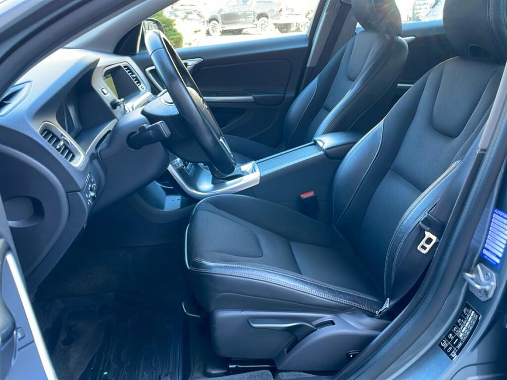 Volvo V60 Cross Country 2.4 D4 Momentum awd geartronic