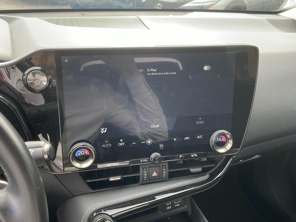 Lexus NX 2.5 hybrid Business 4wd e-cvt