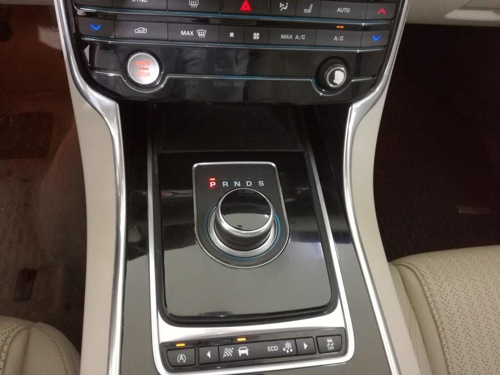 Jaguar XF 2.0d Prestige awd 180cv auto
