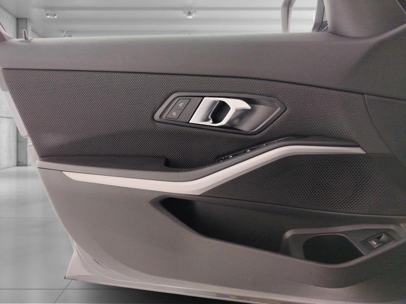 BMW Serie 3 318d Touring mhev 48V auto