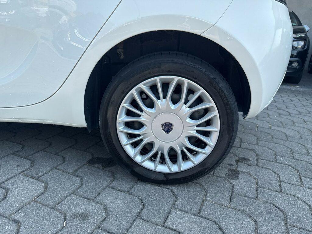 Lancia Ypsilon 1.2 Silver 69cv