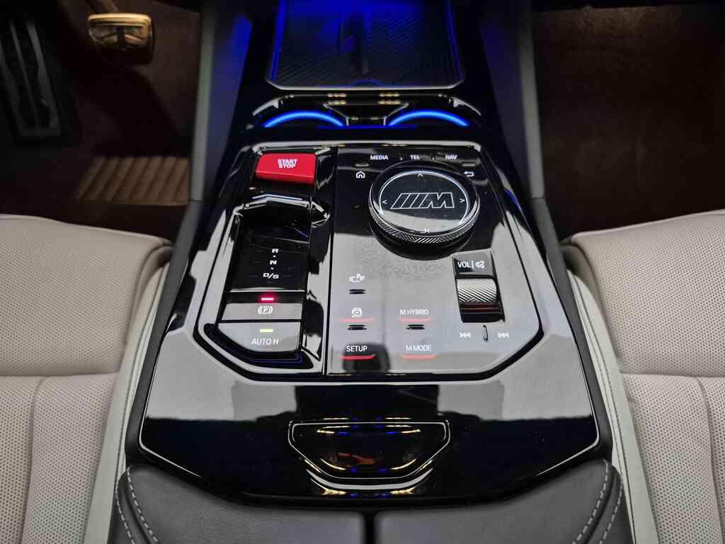 BMW M5 4.4 727cv auto