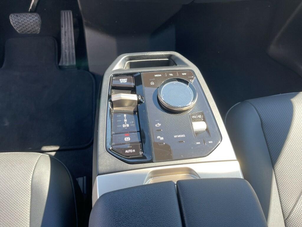 BMW iX xdrive40 pacchetto sportivo