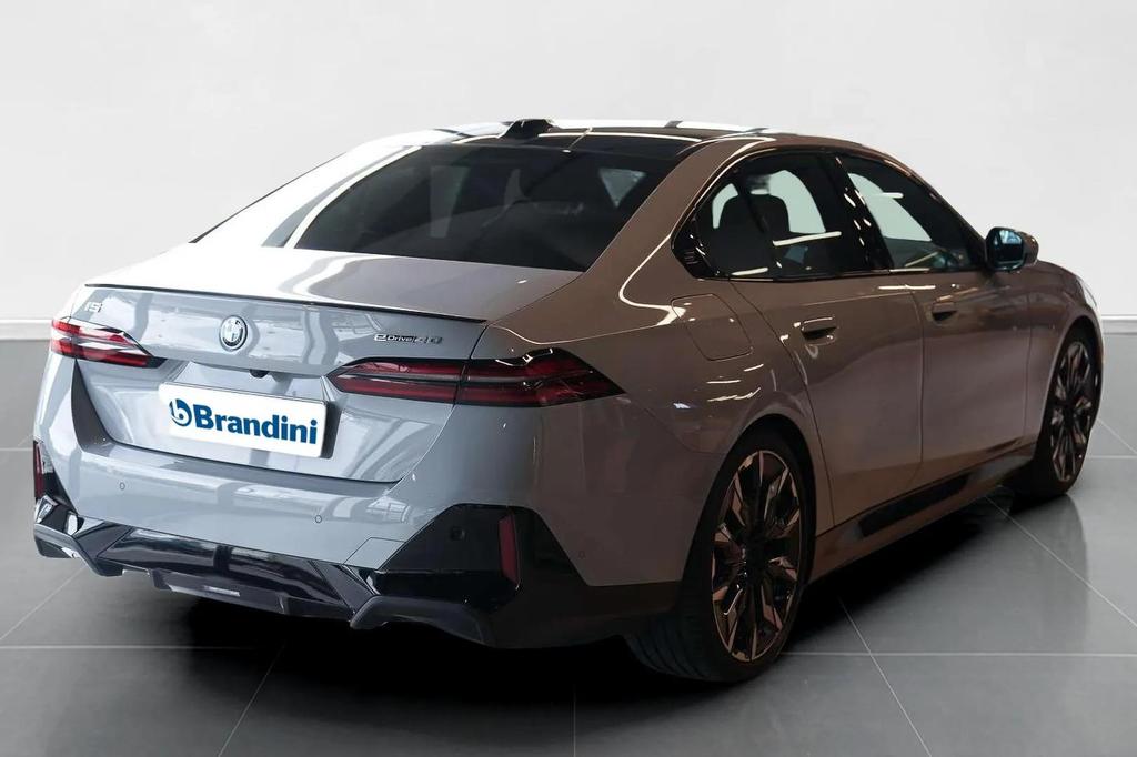 BMW i5 edrive40