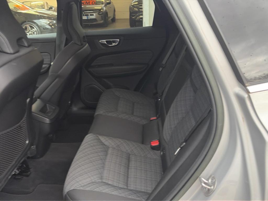 Volvo XC60 2.0 B4 Momentum auto