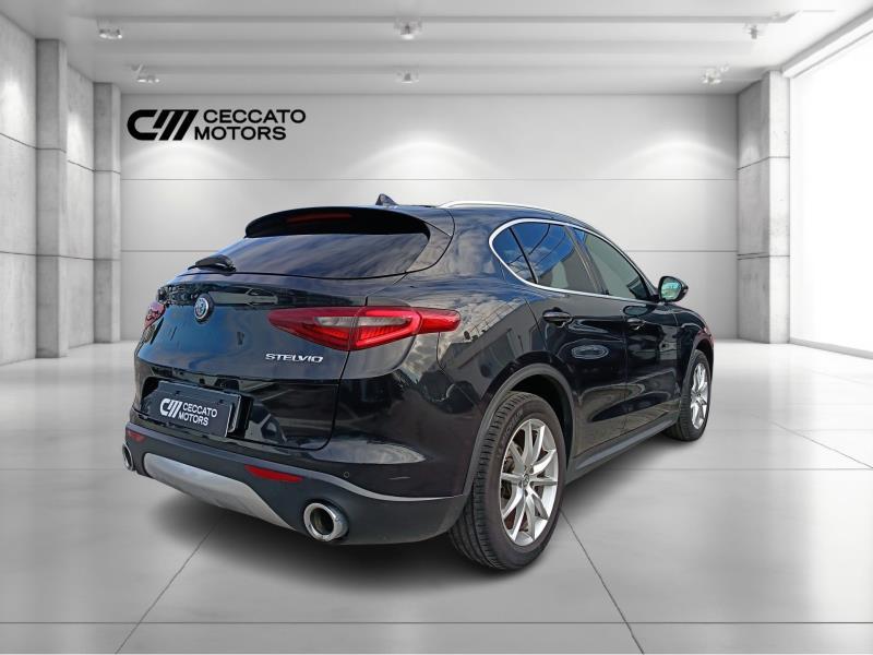 Alfa Romeo Stelvio 2.2 t Business Q4 210cv auto