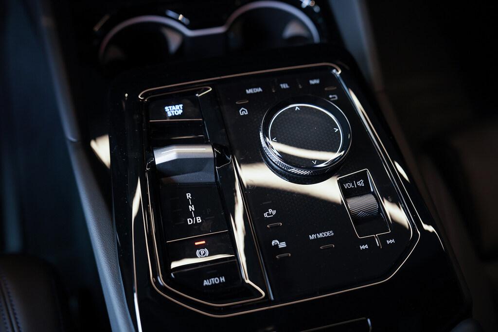 BMW i5 edrive40