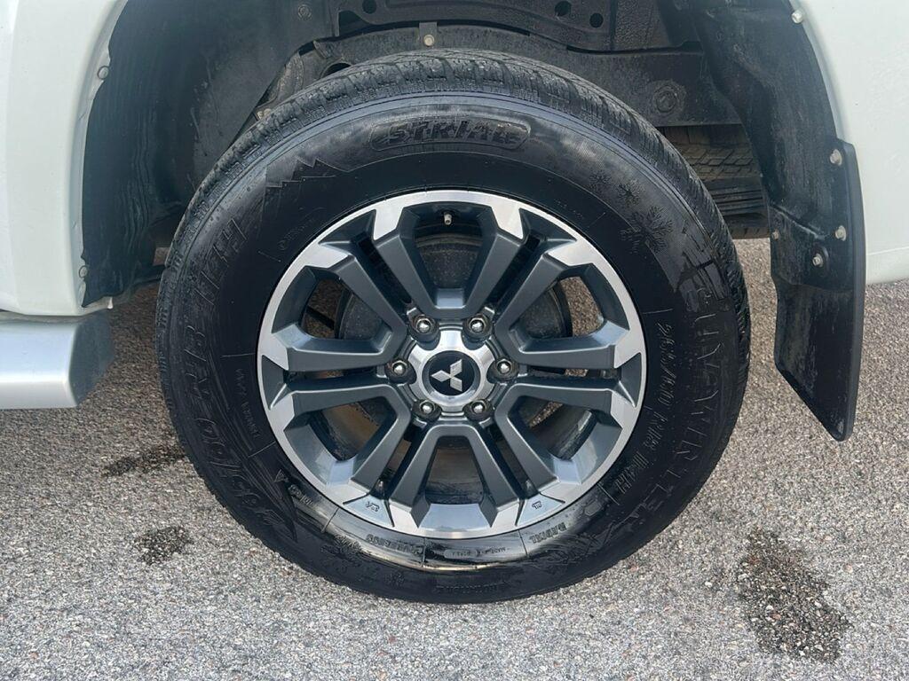 Mitsubishi L200 d.cab 2.3d Invite Connect 4wd 150cv