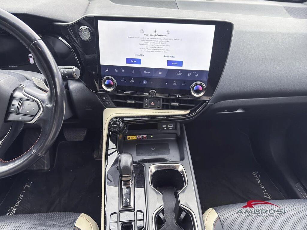 Lexus NX 2.5 plug-in Luxury 4wd e-cvt