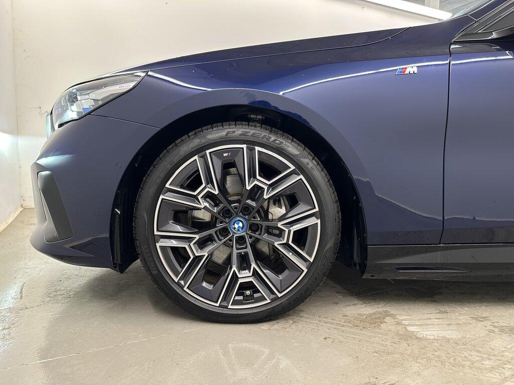 BMW i5 edrive40