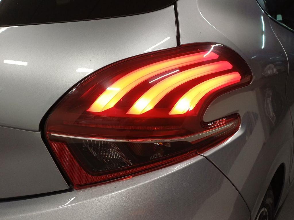 Peugeot 208 1.2 puretech Signature s&s 82cv 5p