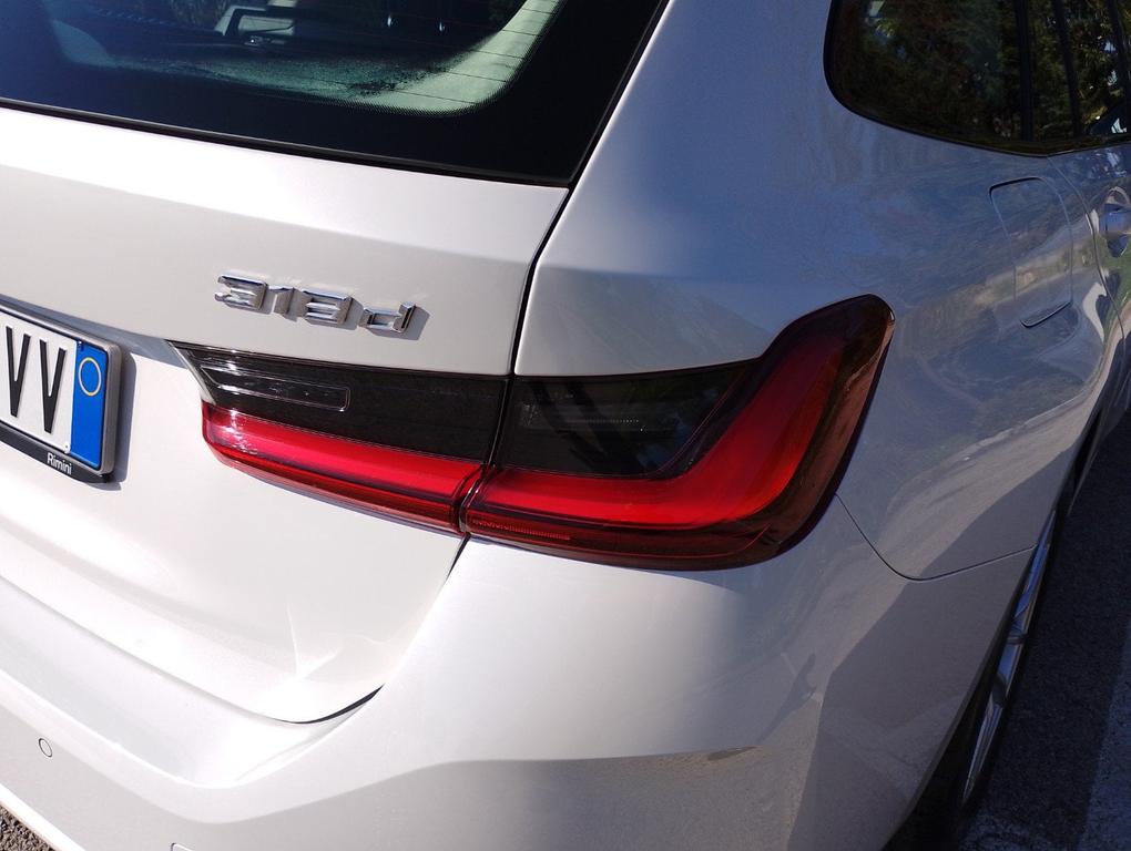 BMW Serie 3 318d Touring mhev 48V auto
