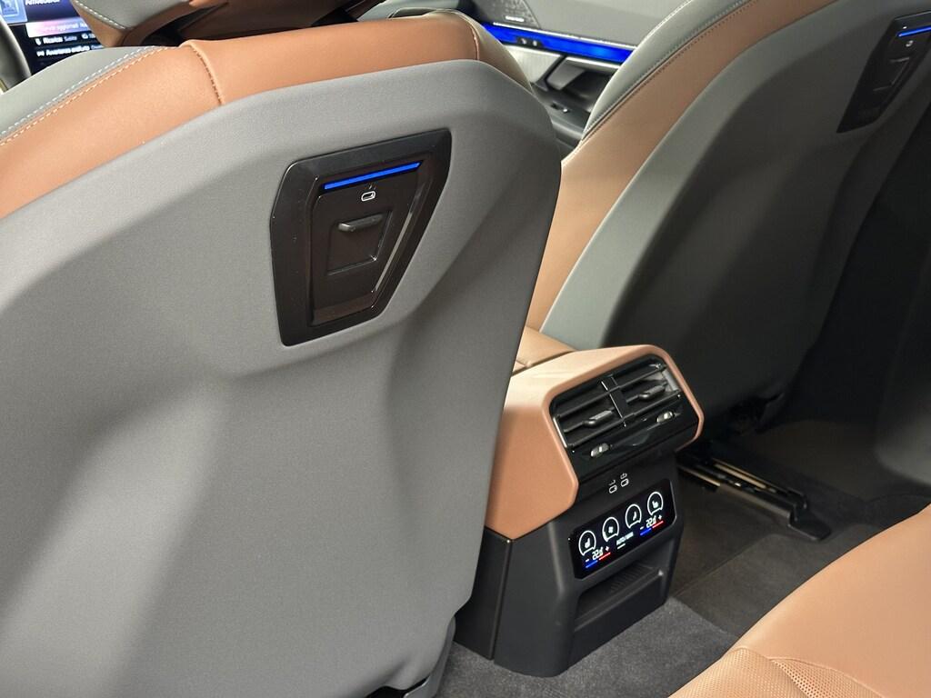 BMW i5 edrive40