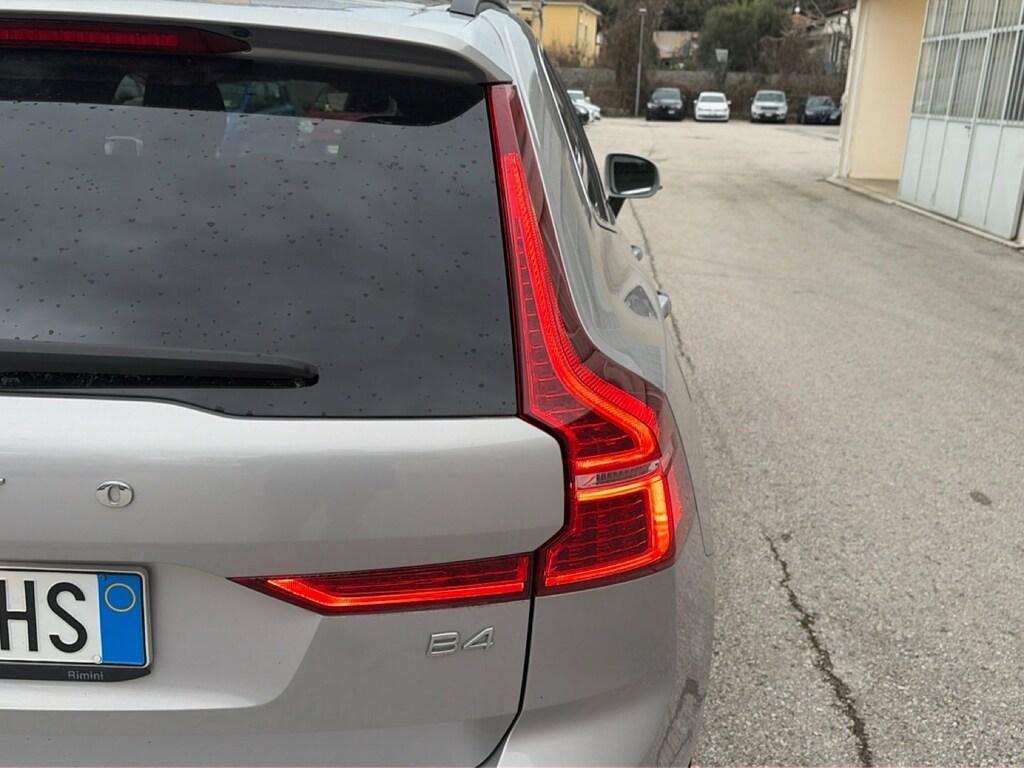 Volvo XC60 2.0 B4 Momentum auto