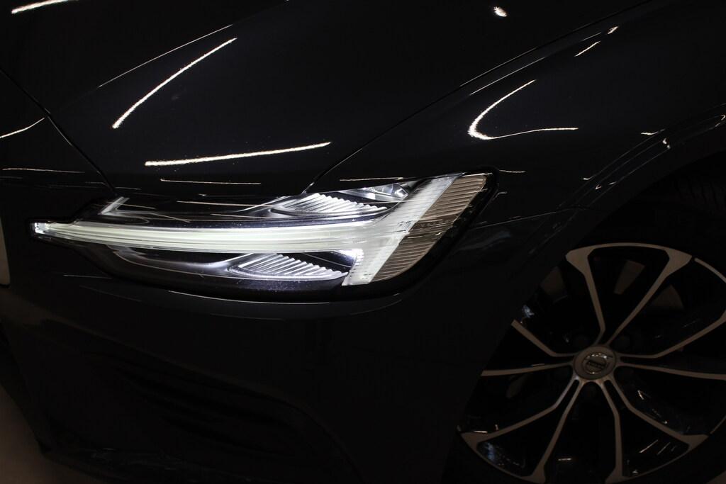 Volvo V60 2.0 B4 Momentum Business auto