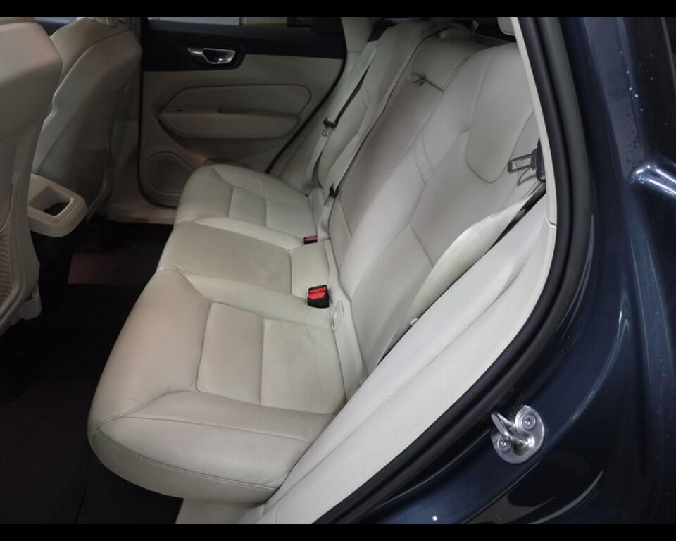 Volvo XC60 2.0 B4 Inscription awd auto