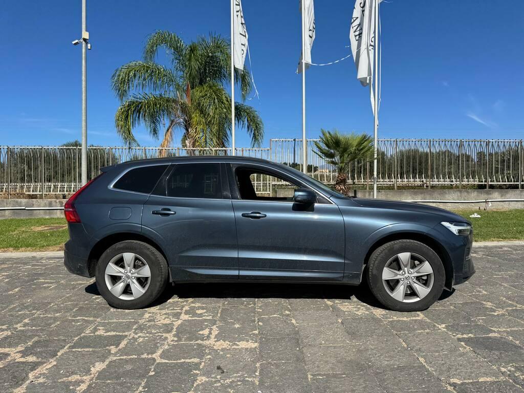 Volvo XC60 2.0 B4 Momentum auto