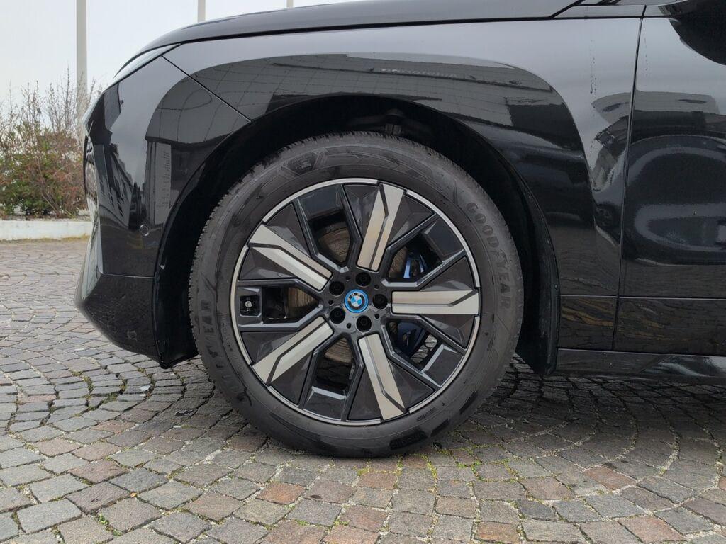 BMW iX xdrive40 pacchetto sportivo