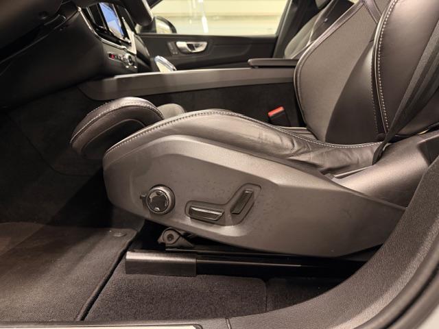 Volvo XC60 2.0 b4 Plus Dark awd auto