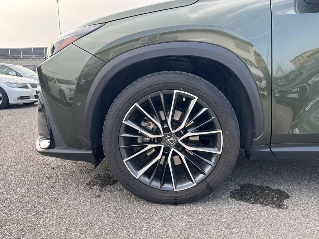 Lexus NX 2.5 hybrid Luxury 4wd e-cvt