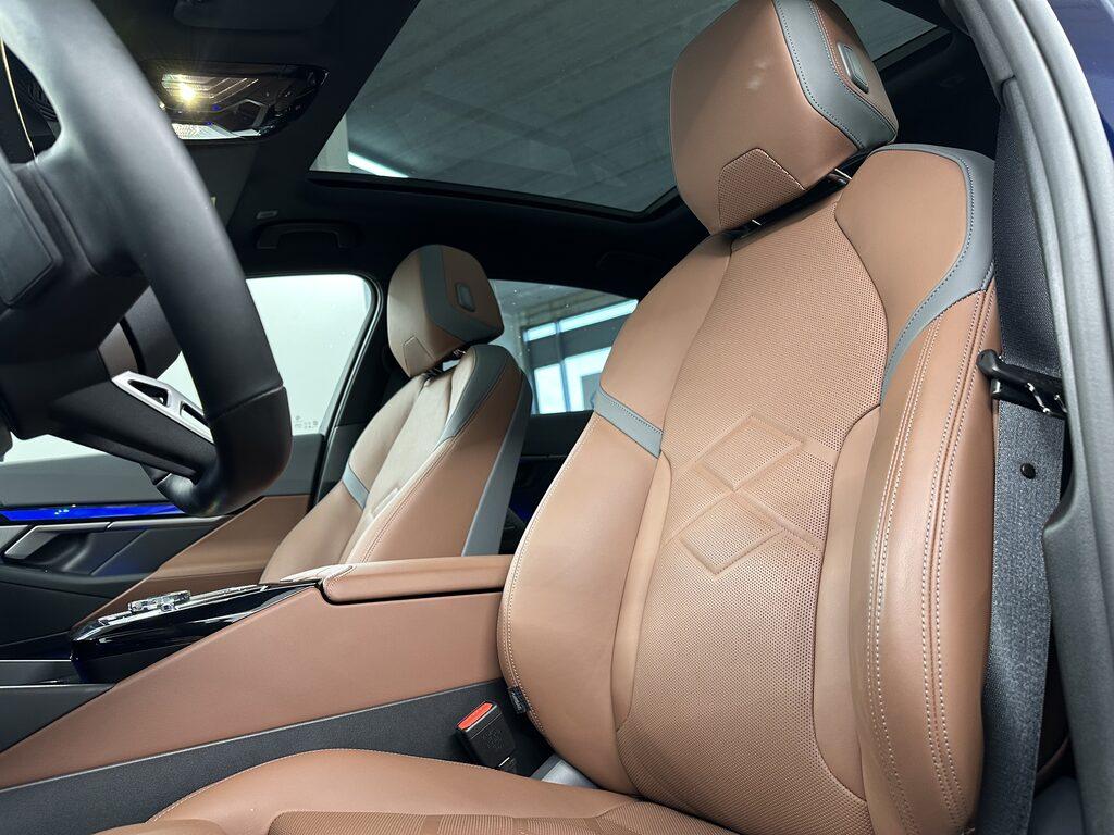 BMW i5 edrive40
