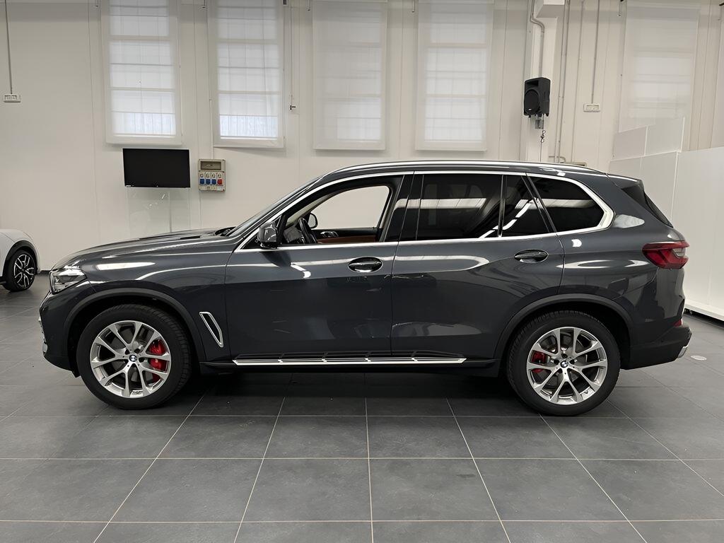 BMW X5 xdrive40d mhev 48V xLine auto