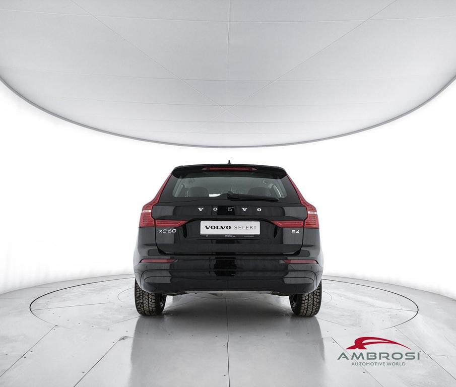 Volvo XC60 2.0 B4 Momentum auto