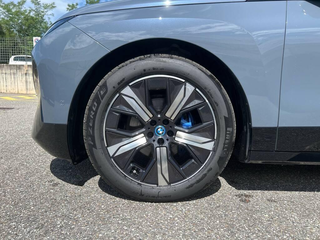 BMW iX xdrive50 pacchetto sportivo