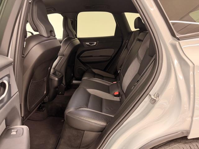 Volvo XC60 2.0 b4 Plus Dark awd auto