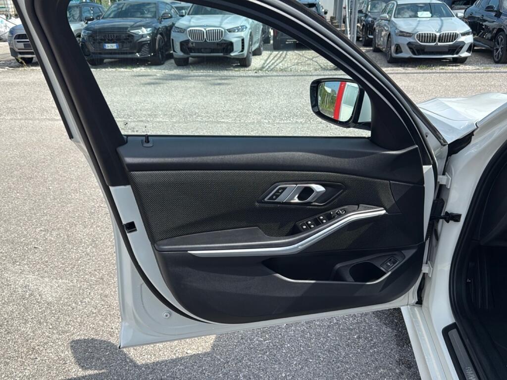 BMW Serie 3 320d Touring mhev 48V xdrive auto