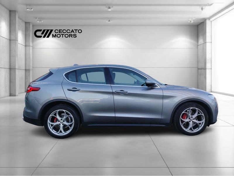 Alfa Romeo Stelvio 2.2 t Business rwd 180cv auto