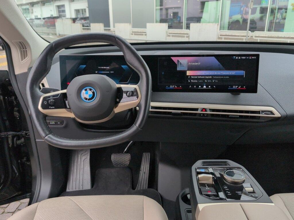 BMW iX xdrive40 pacchetto sportivo