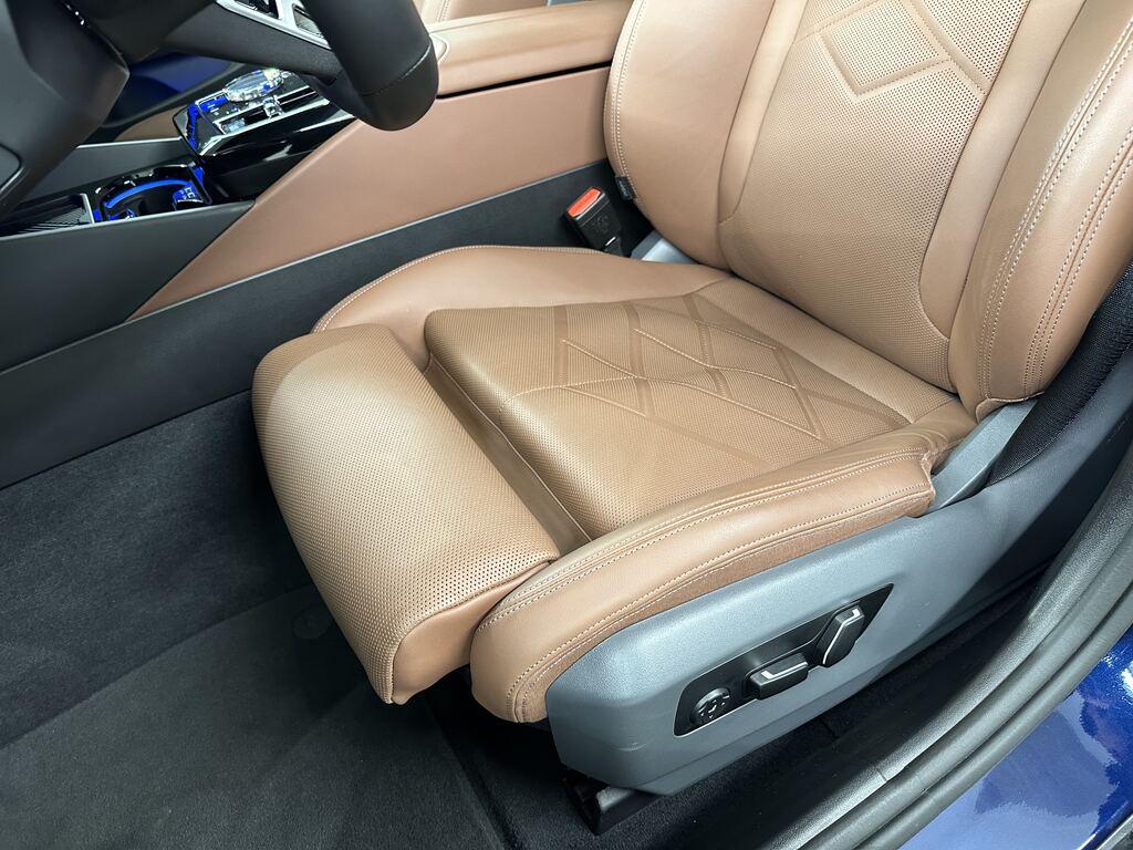 BMW i5 edrive40