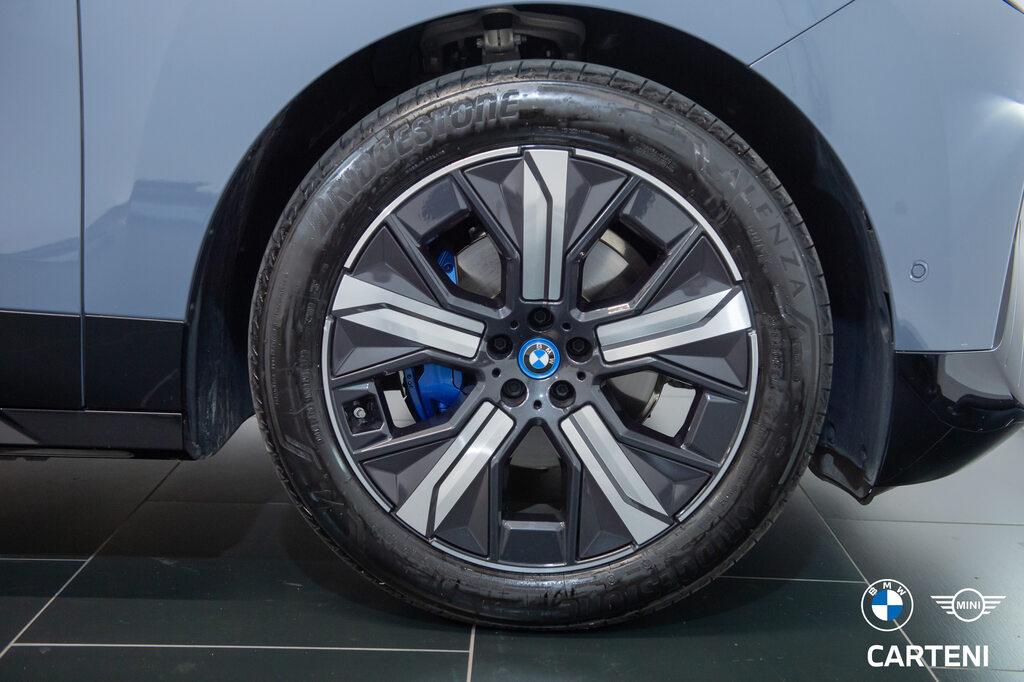 BMW iX xdrive50 pacchetto sportivo